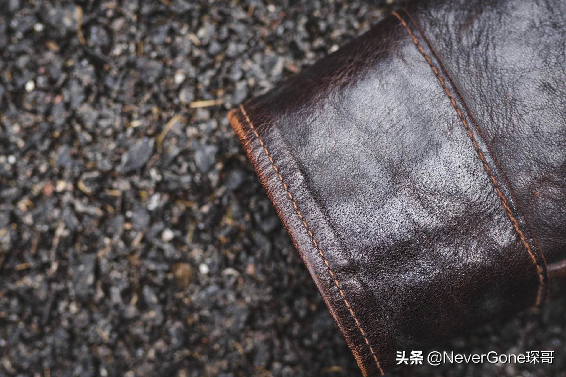 一件美特斯邦威衬衫,一件橘色衬衣