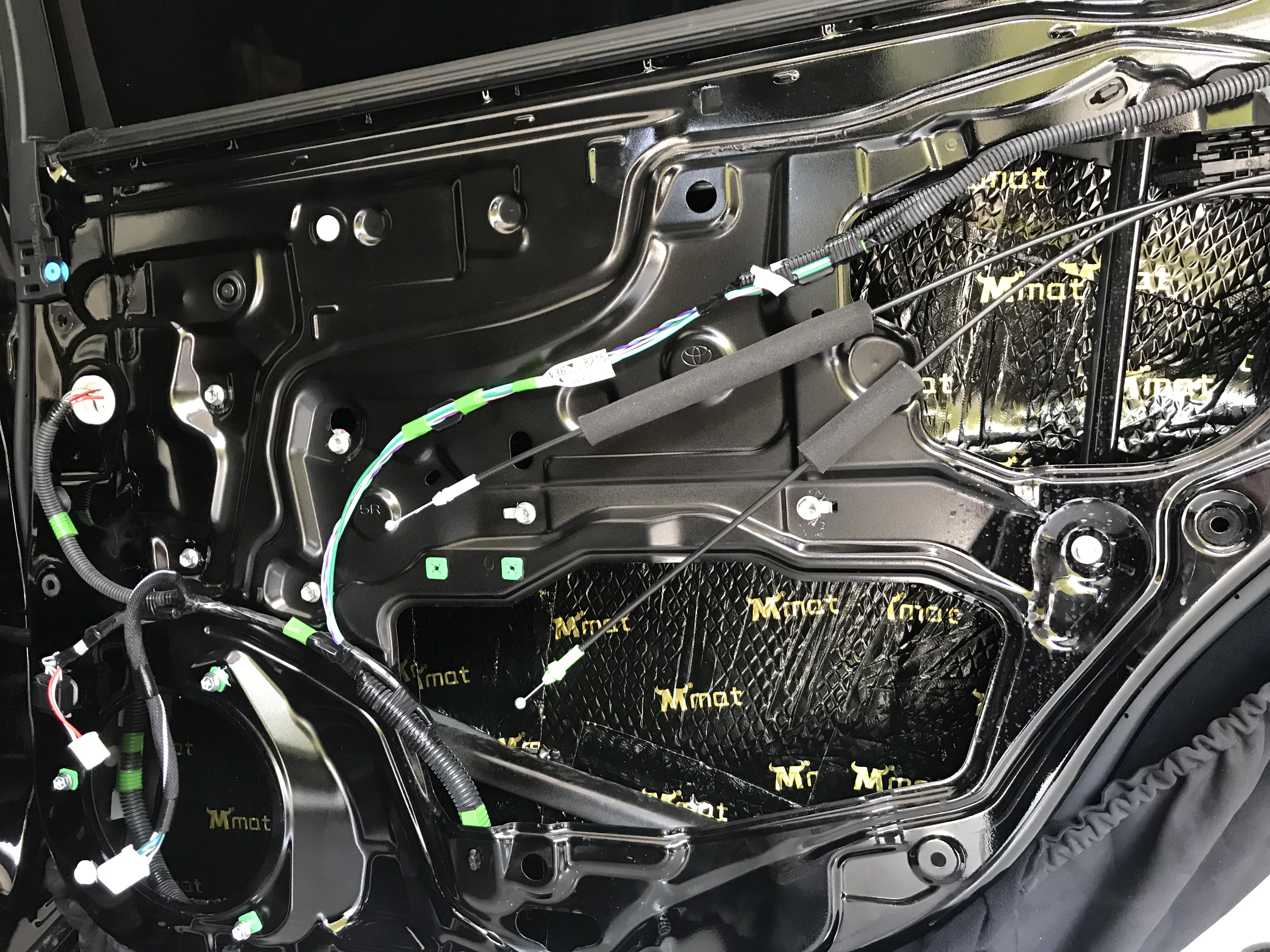 音皇丰田皇冠汽车音响改装桃木功放,视觉听觉双重享受