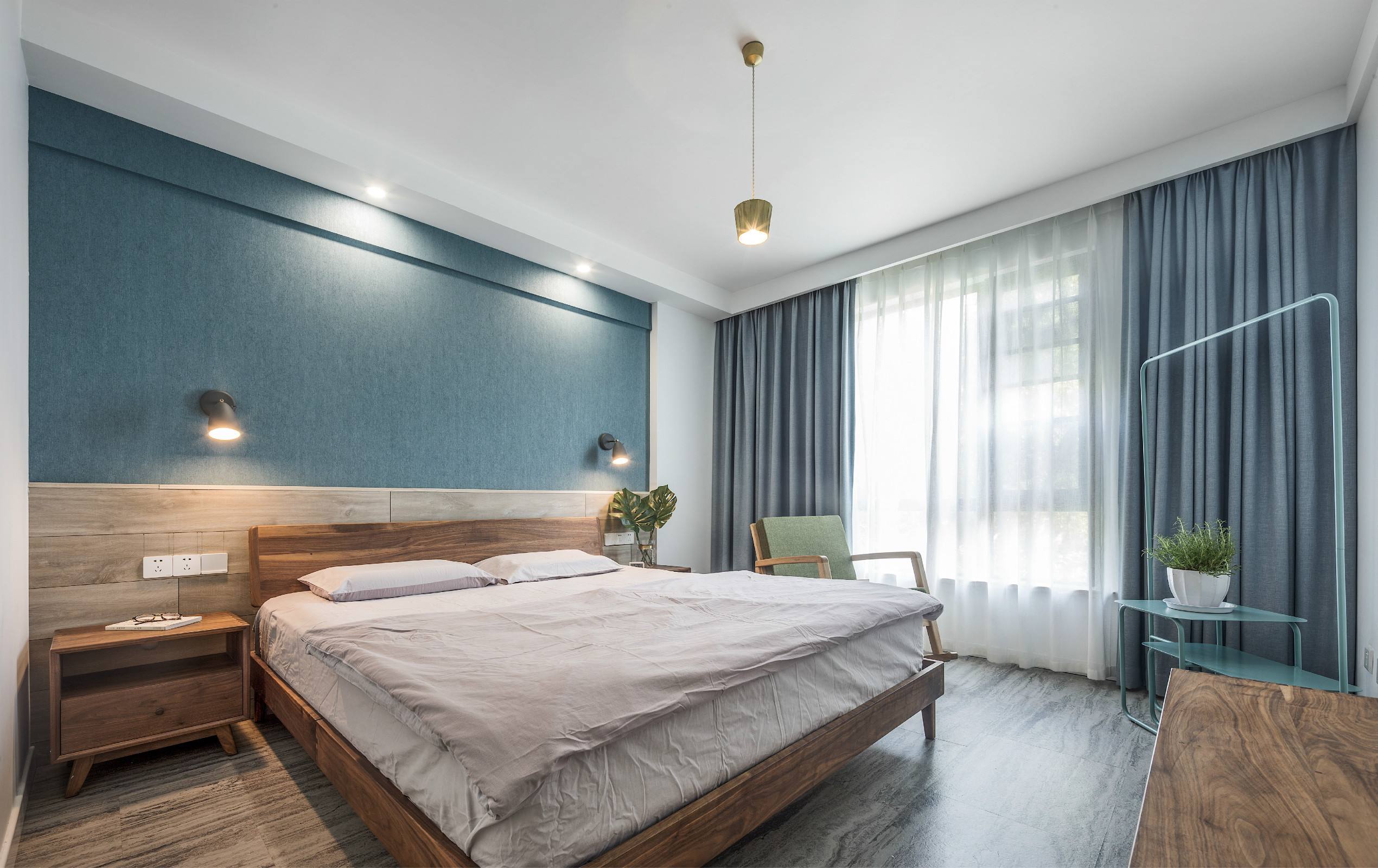 小户型卧室双人床怎么选,10平米卧室设计男生单人双人床