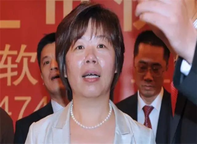 知乎115万热度:没学历,啥也不会,不进厂上班还能干什么?