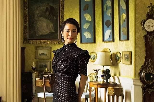 天津女孩恋外国“抠门”小子,见家长才发现,男方拥有6千平豪宅