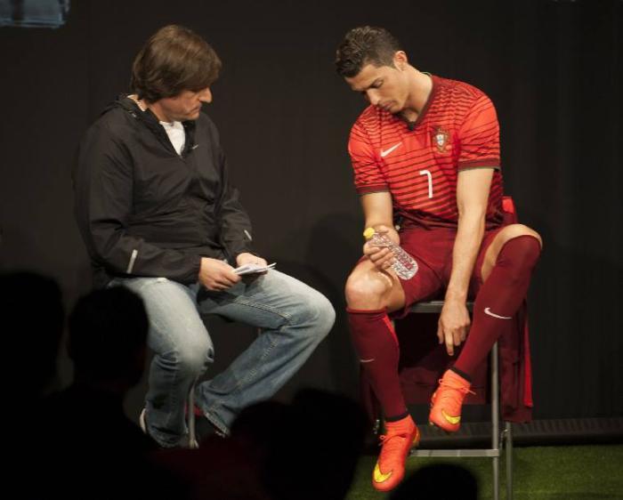 nike公认脚感最好的足球鞋,工欲善其事必先利其器训练