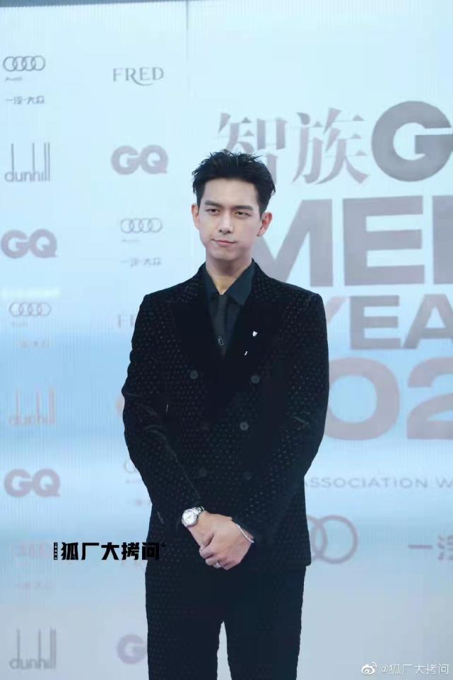 gq盛典蔡徐坤迪丽热巴内场 (gq盛典迪丽热巴蔡徐坤同框)