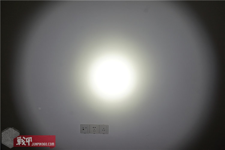 fenix菲尼克斯pd36rv2.0,fenix手电pd40r与pd36r哪个好