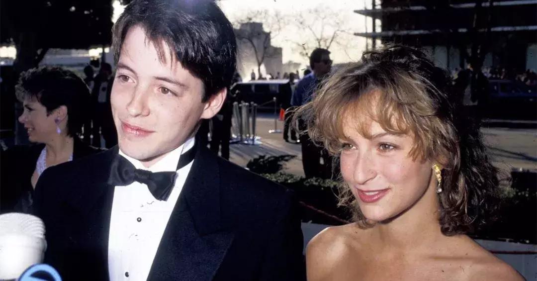 都是鹰钩鼻大美女，都爱过同一些男人，她俩的路怎么就不一样呢？