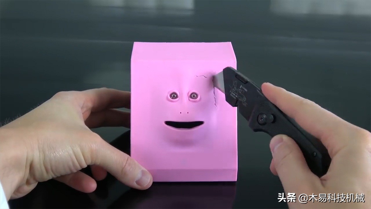 “猴子脸”会“吞钱”，它是怎样做到的？切开后才知啥结构