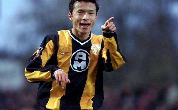 40岁中国足球留洋传奇宣布退役,目前留洋的中国足球运动员有哪些