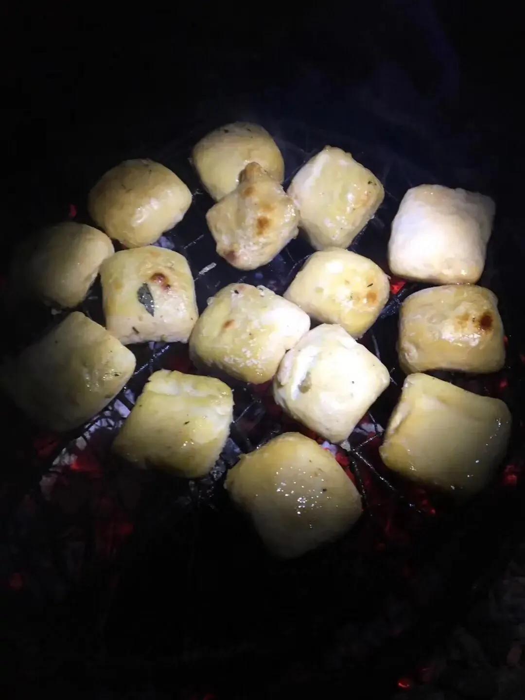 建水县烤豆腐蘸水,建水县曲江镇东山烤豆腐