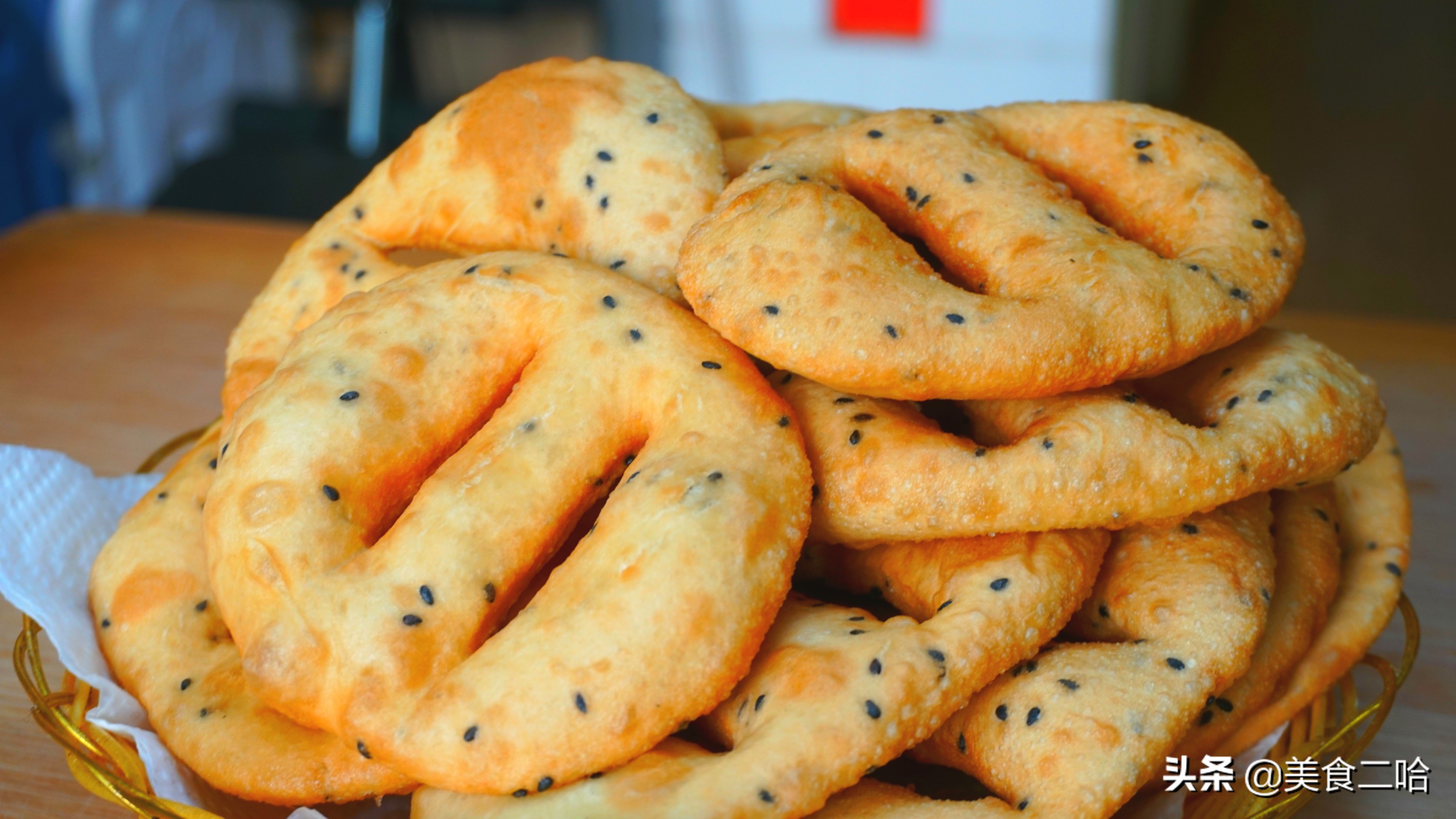 炸油饼家常做法，大刀一切，个个蓬松又柔软，比面包都要软