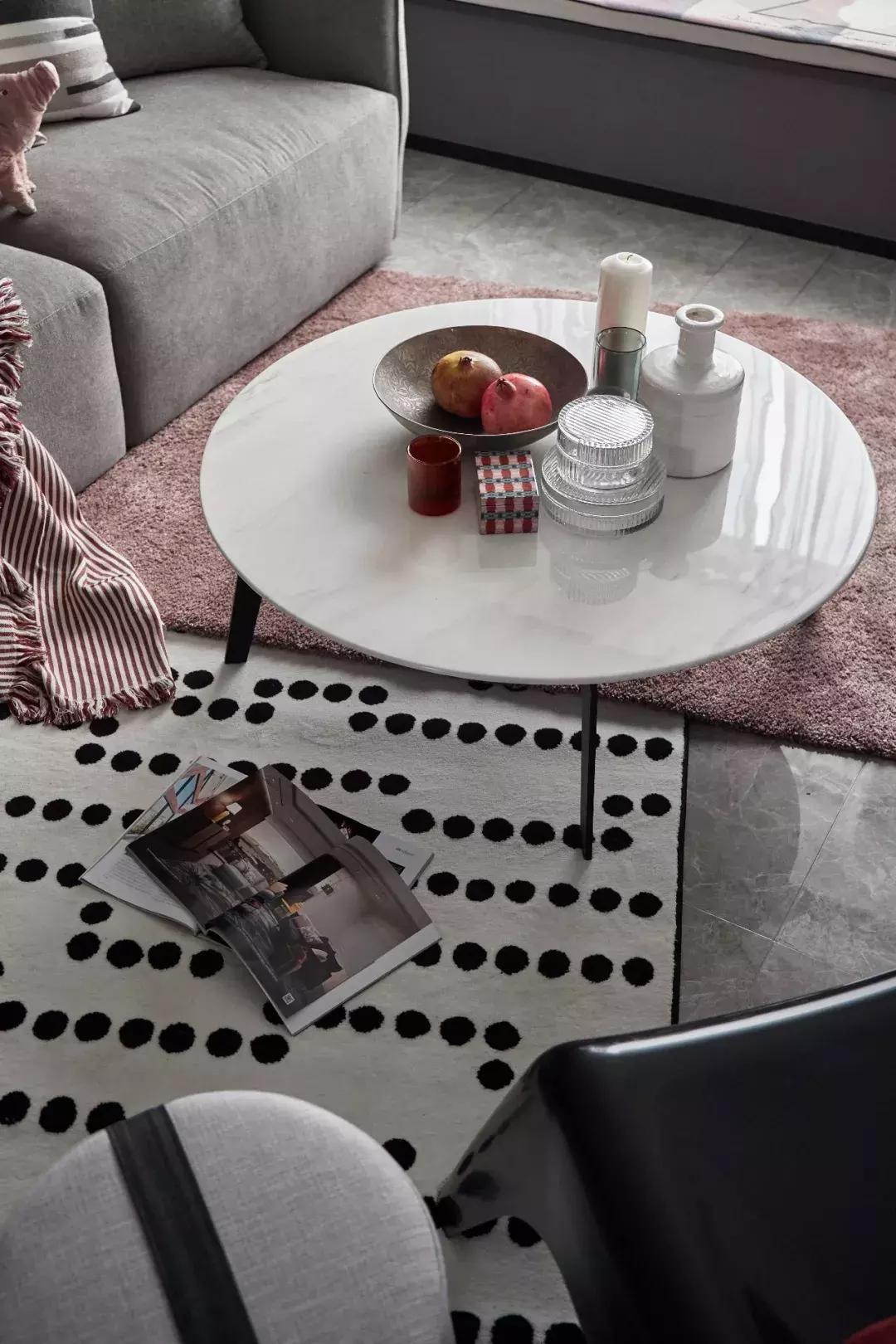 烟粉色的高级灰 (高级感十足的灰粉色)