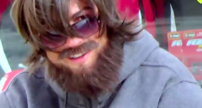 林丹装路人打球是摆拍,林丹装路人打乒乓球遭网友嫌弃