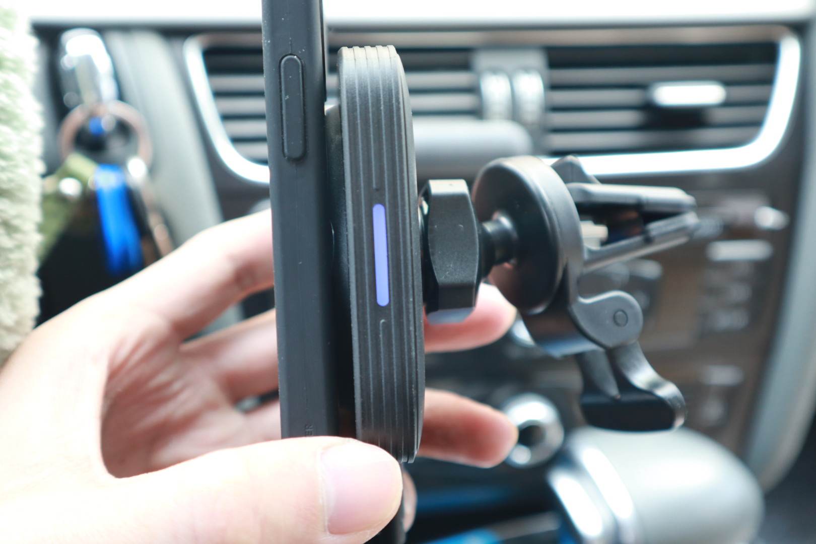 超薄磁吸壳支架iphone12,适配苹果磁吸充电宝测评