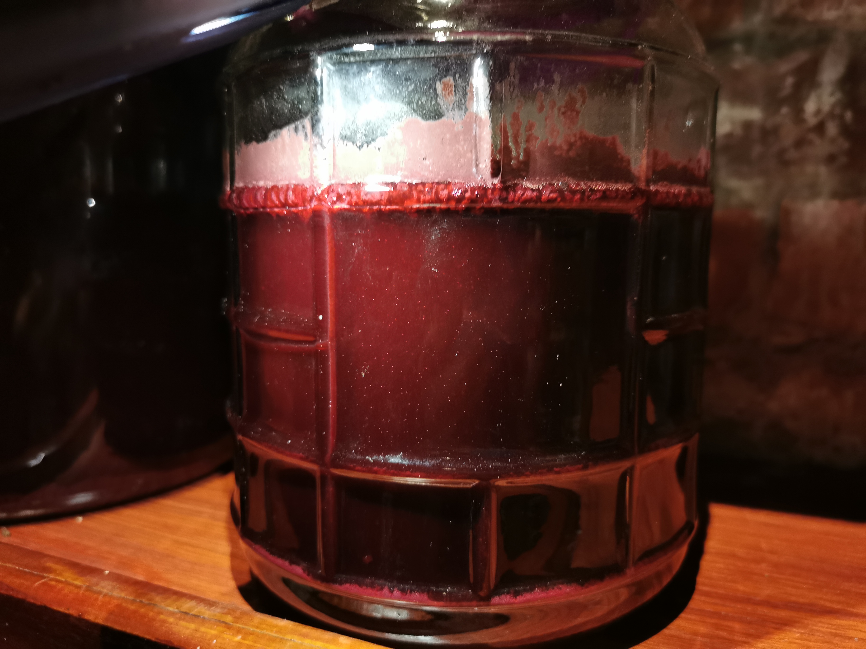 桑葚酒发酵酒和桑葚泡酒区别,自酿桑葚发酵酒储存