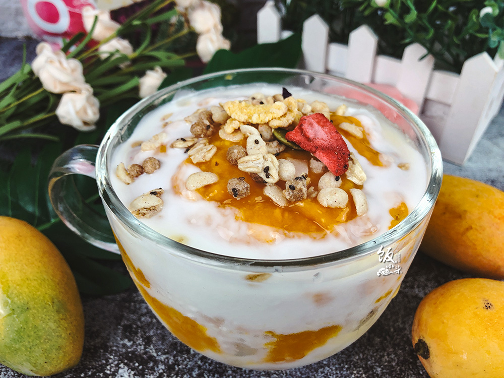 摆摊冰淇淋刨冰的制作方法全过程,夏天简单摆摊冷饮制作