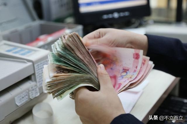 马云存3150亿一年利息多少,马云3000亿存银行每天有多少利