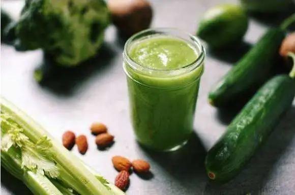 夏天冰饮果汁自制,自制饮品轻松喝一杯纯果汁