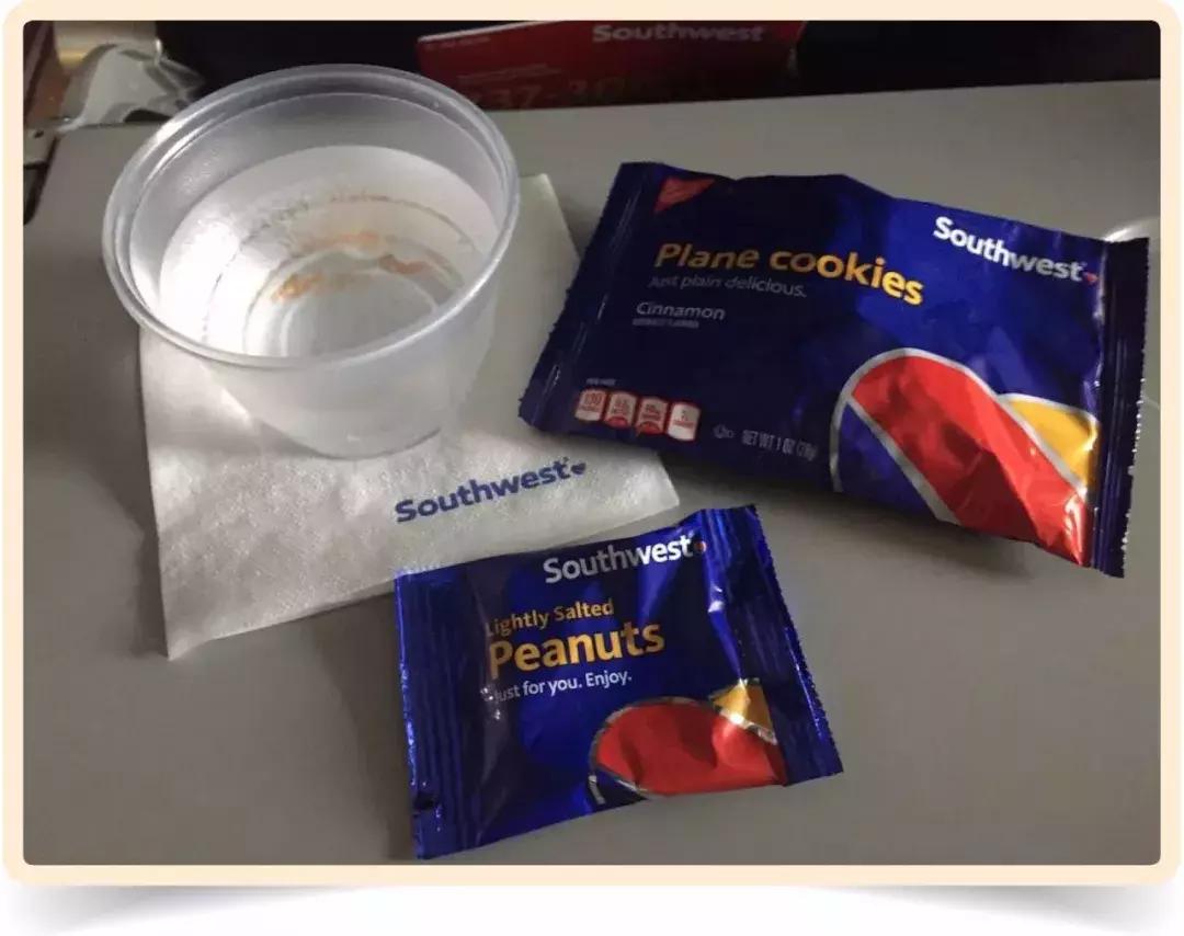 空姐在飞机上的坐姿,空姐坐飞机的奇葩经历