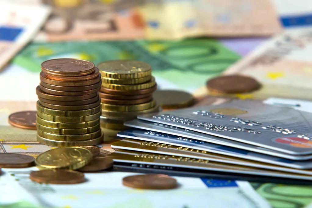 线上申请信用卡和上门申请信用卡,信用卡刷卡冷知识