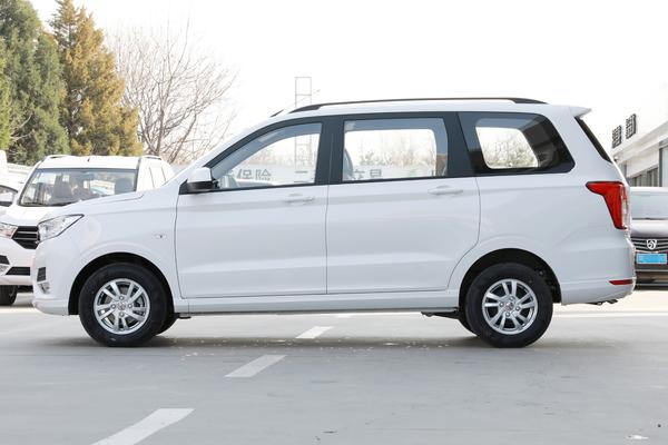 五菱宏光哪一款拉货好,五菱宏光厢货版3万公里