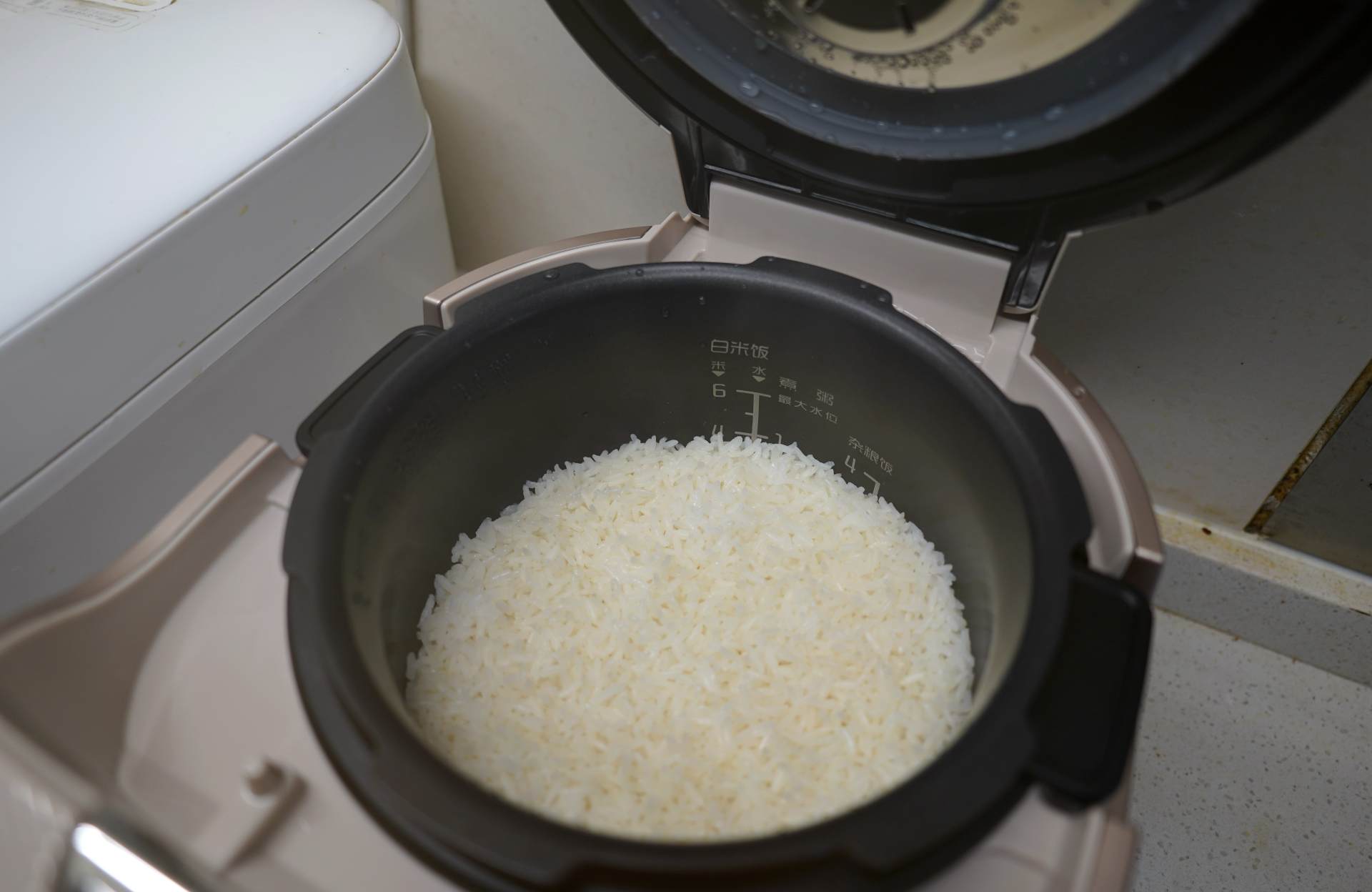 蔗浆菰米饭，蒟酱露葵羹。膳美师IH水光米饭压力电饭煲