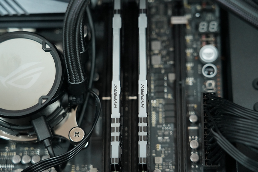 流光溢彩性能十足：HyperXDDR4RGB雷电流光系列骇客神条测评
