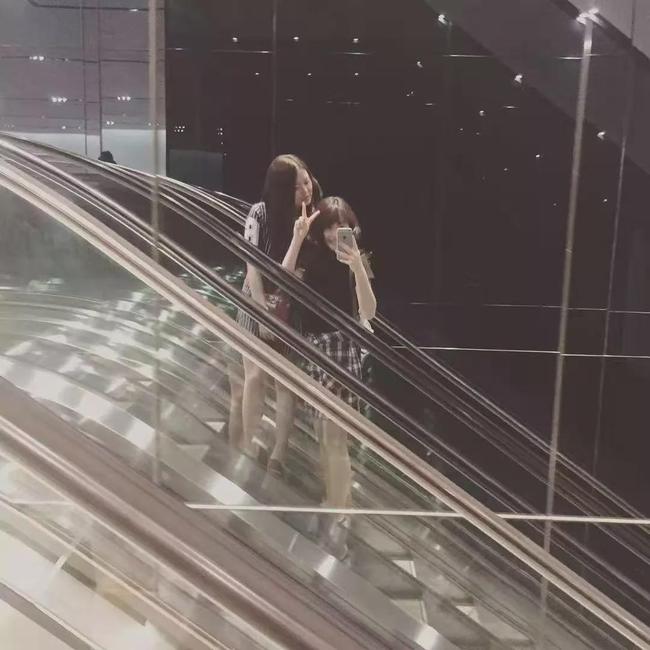 29岁成都女孩“组团养老”！辞职后和闺蜜在乡下爆改350㎡大房子