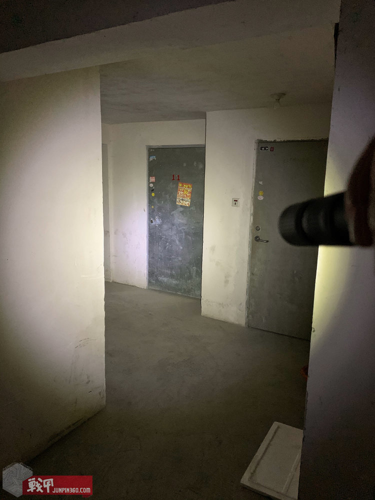 纳丽德nex15寸带灯伸缩棍简评,纳丽德nex棍暴力测试