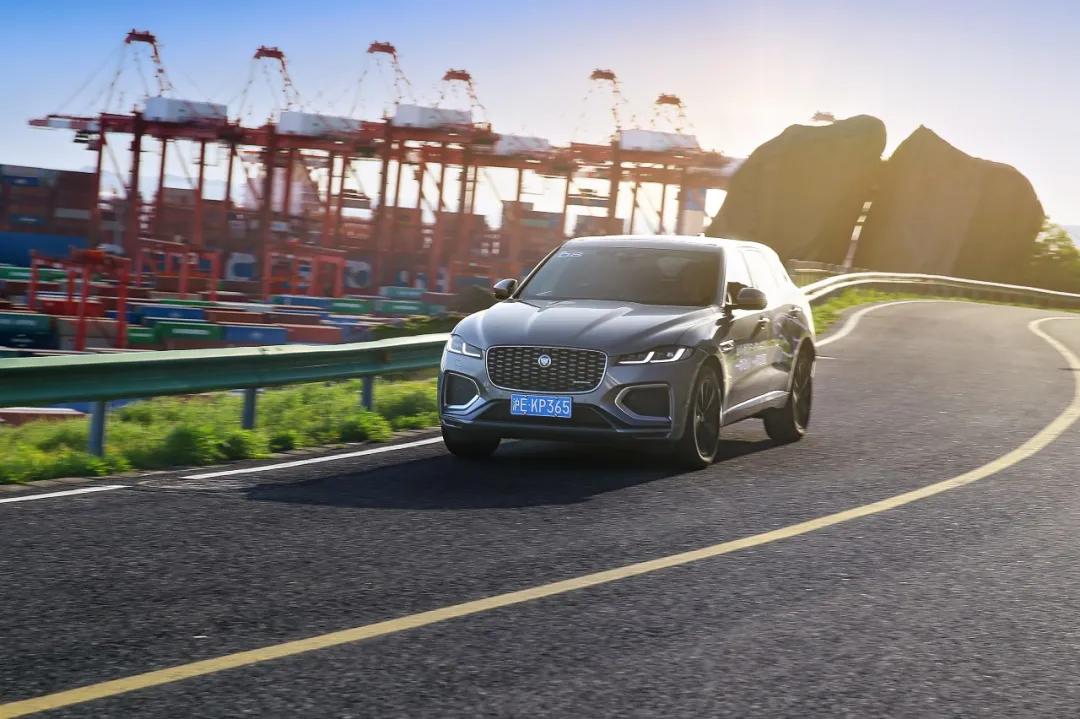 新捷豹f-pace3.0t试评,捷豹f-pace英伦绿