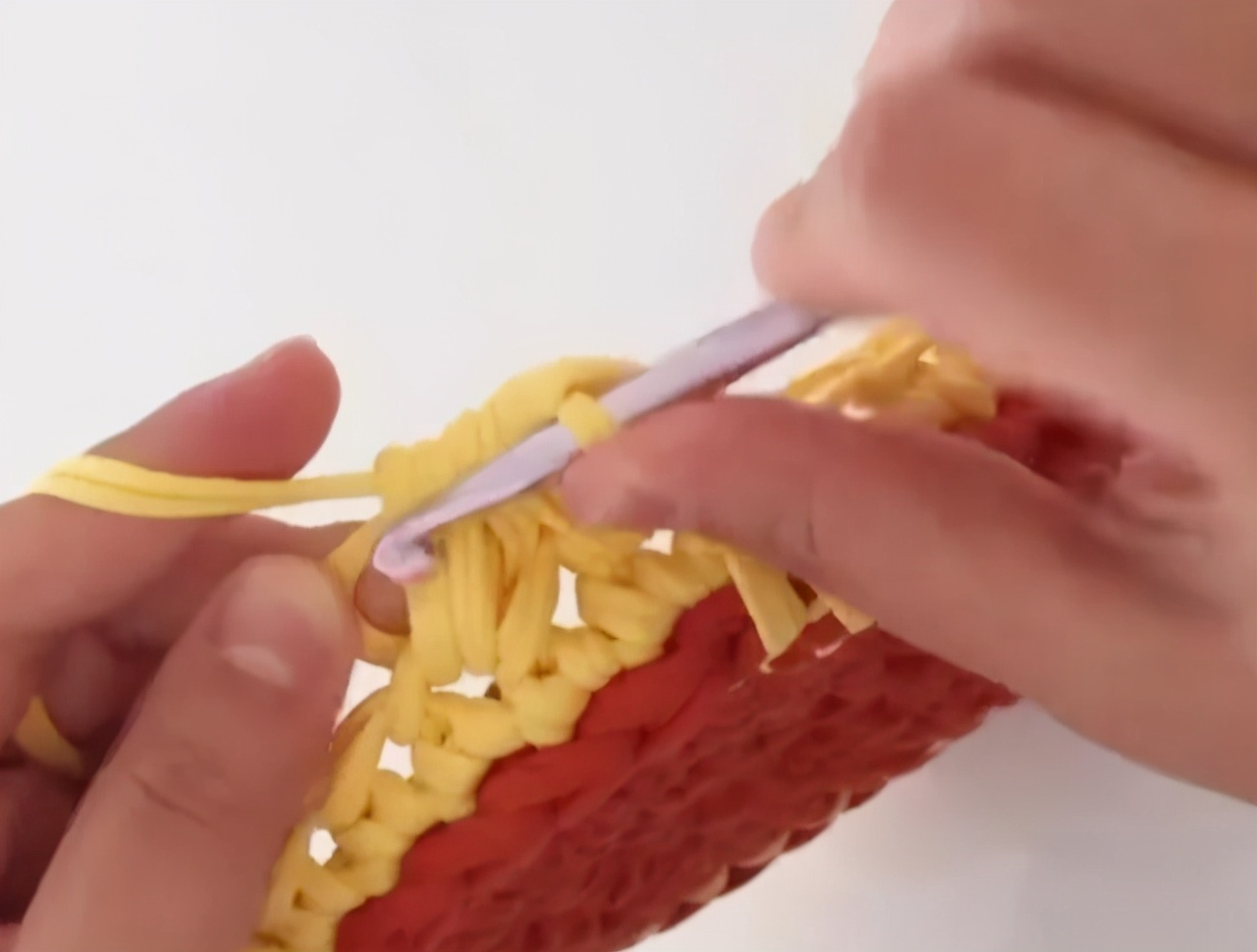 收纳盒子用布条线钩怎么钩视频,用三种毛线钩的收纳物