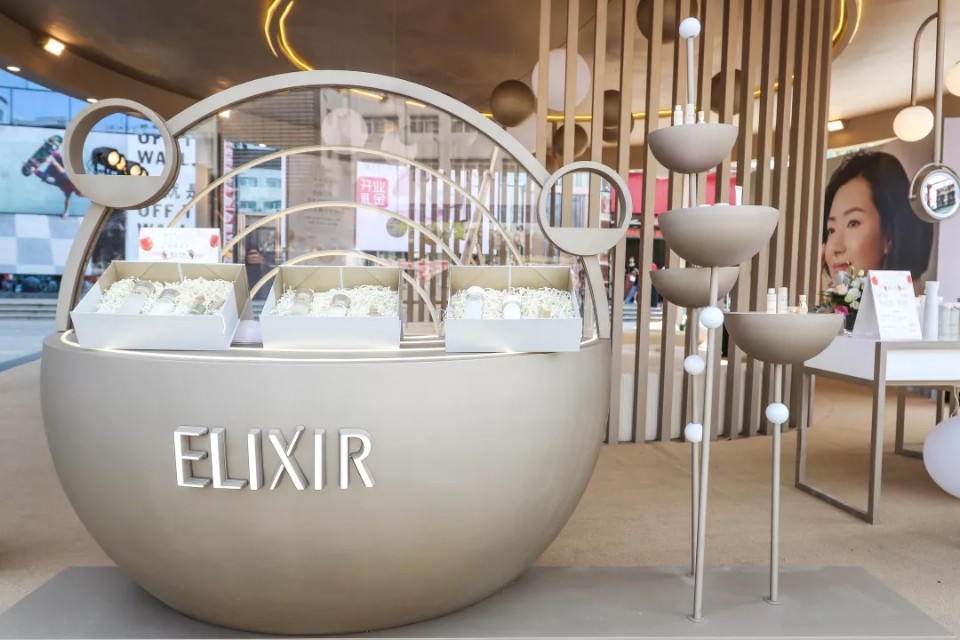 万茜代言怡丽丝尔现场,万茜怡丽丝尔片场视频