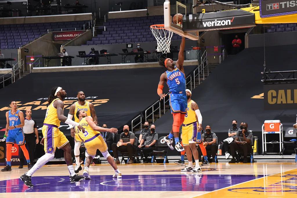 詹姆斯绝杀灰熊超远三分,詹姆斯绝杀鹈鹕超远三分