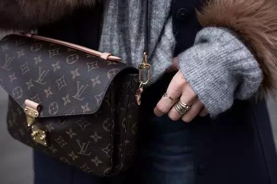 ysl和lv邮差包哪个更好,chanel和ysl包哪个好