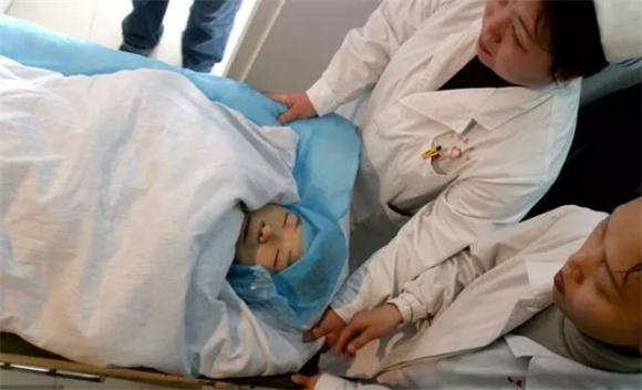 孕妇分娩时咳嗽一声就要格外警惕,28岁孕妇生完孩子咳嗽