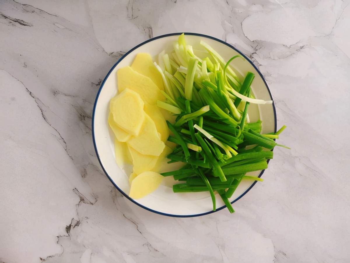 自己亲手做的盐焗鸡好吃好味道,简单又嫩滑的盐焗鸡