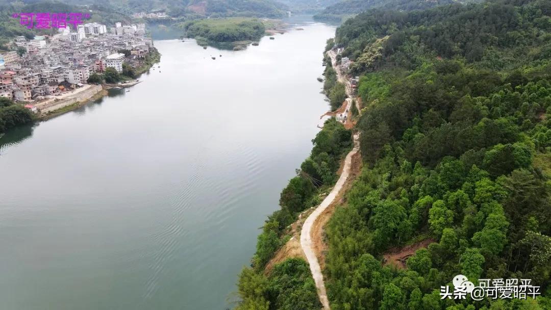 昭平县桂江东岸公路视频,贺州昭平道路建设