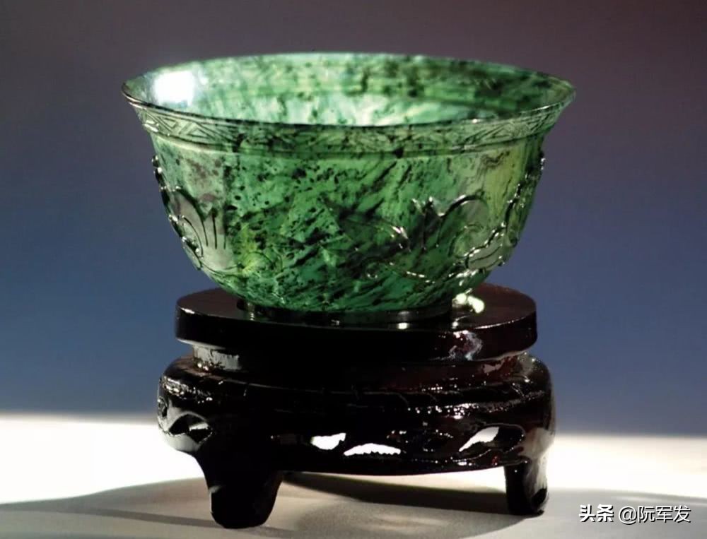 琼浆玉液夜光杯,葡萄美酒夜光杯