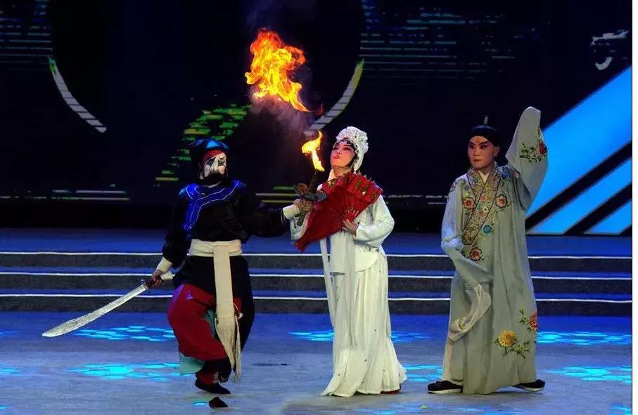 秦腔吹火绝活视频,秦腔吹火绝技连珠火