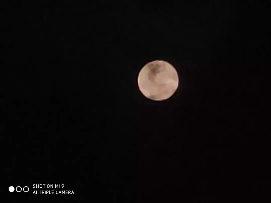 小米9发布会雷军怼华为手机,小米9雷军拍月亮