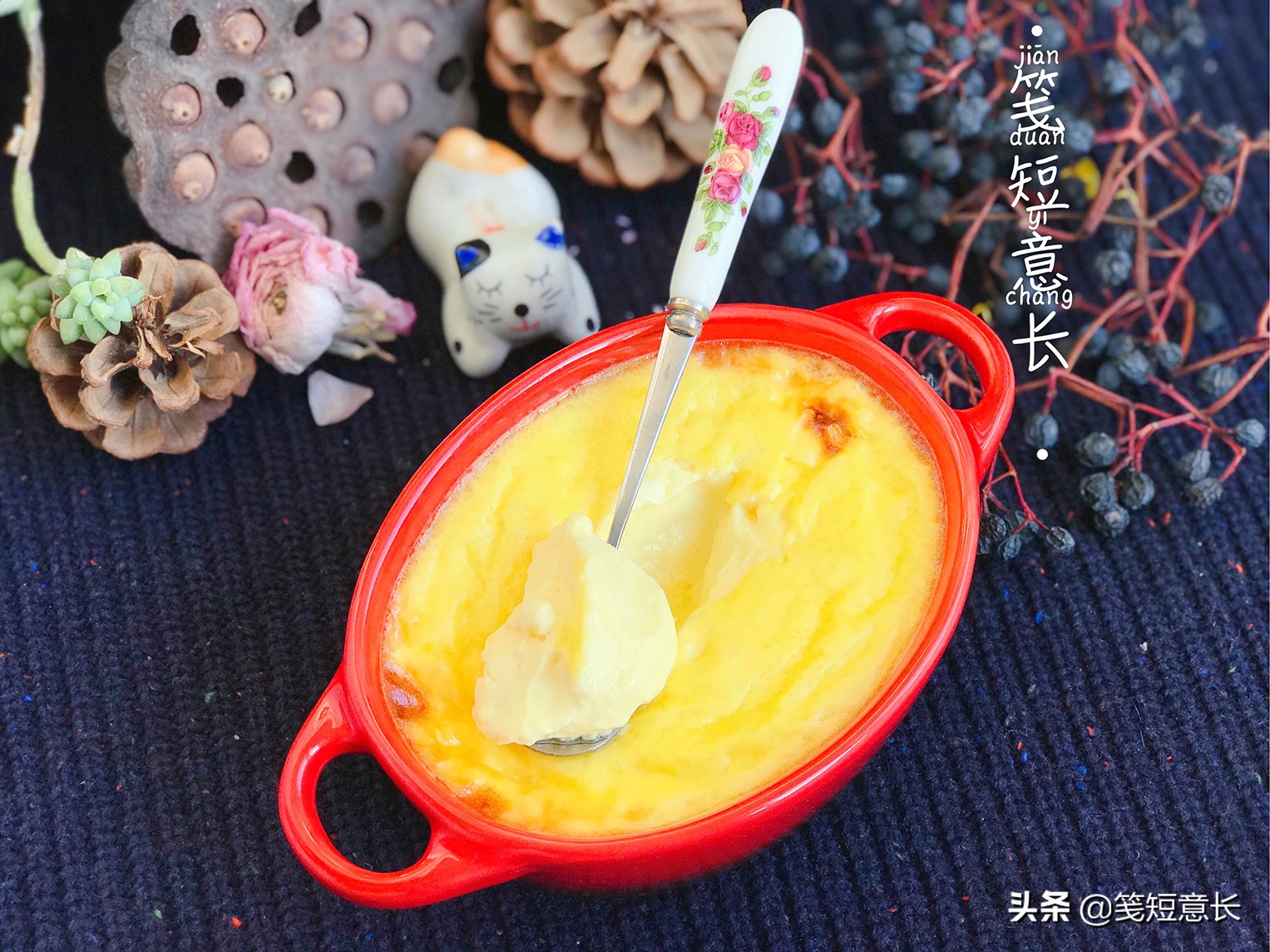 1盒牛奶2个鸡蛋，3步就能做出香浓嫩滑的布丁，比鸡蛋羹营养足