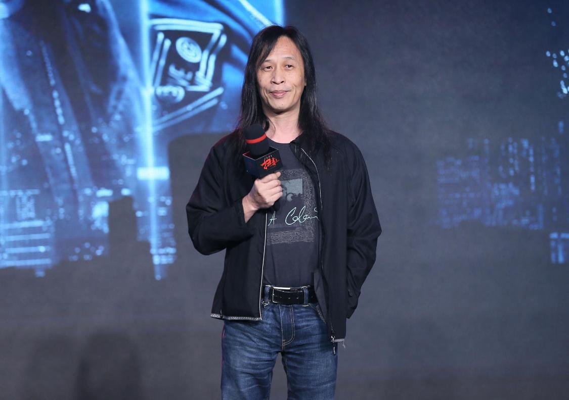 他是香港“烂片”拍得最好的导演，实力不输王晶，典型的给钱就拍