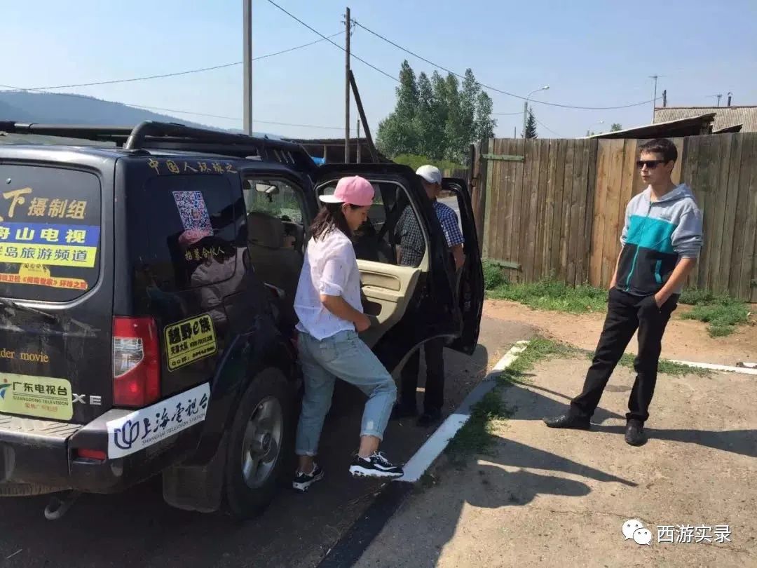 她让俄罗斯人搭车,还管饭,发现车上电脑不见,上海开车进俄罗斯