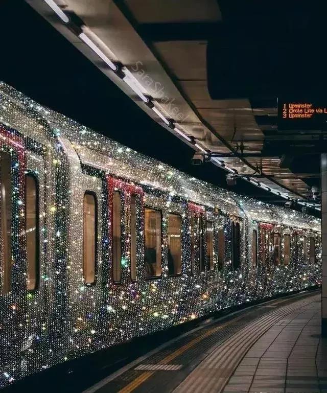 镶满钻石的飞机多少元,钻石补钻需要多少钱