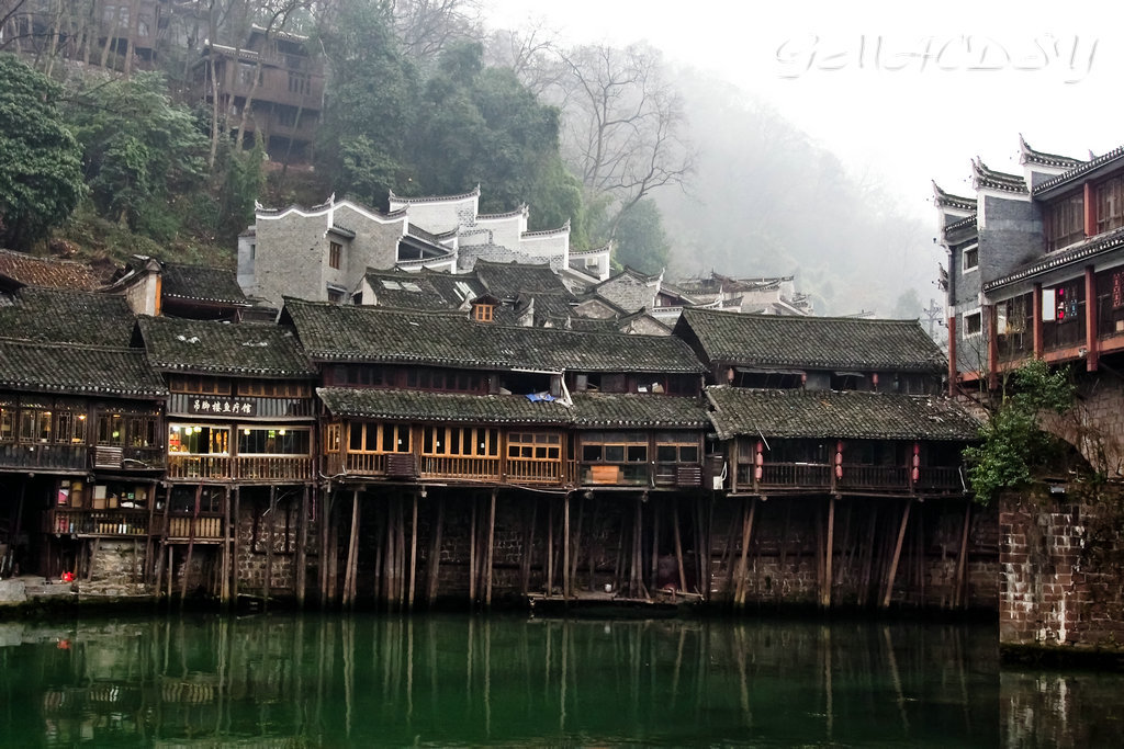 西安到凤凰古城旅游攻略,长沙张家界凤凰古城旅游攻略