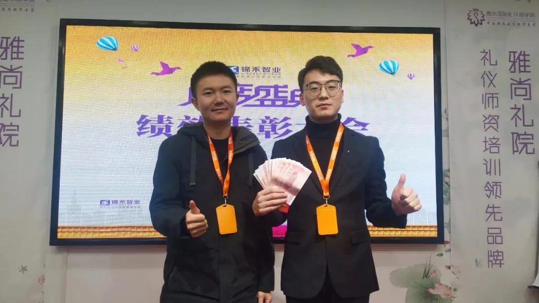 跟他比起来，你的：云办公“弱爆了！你还有理由不好好努力吗？