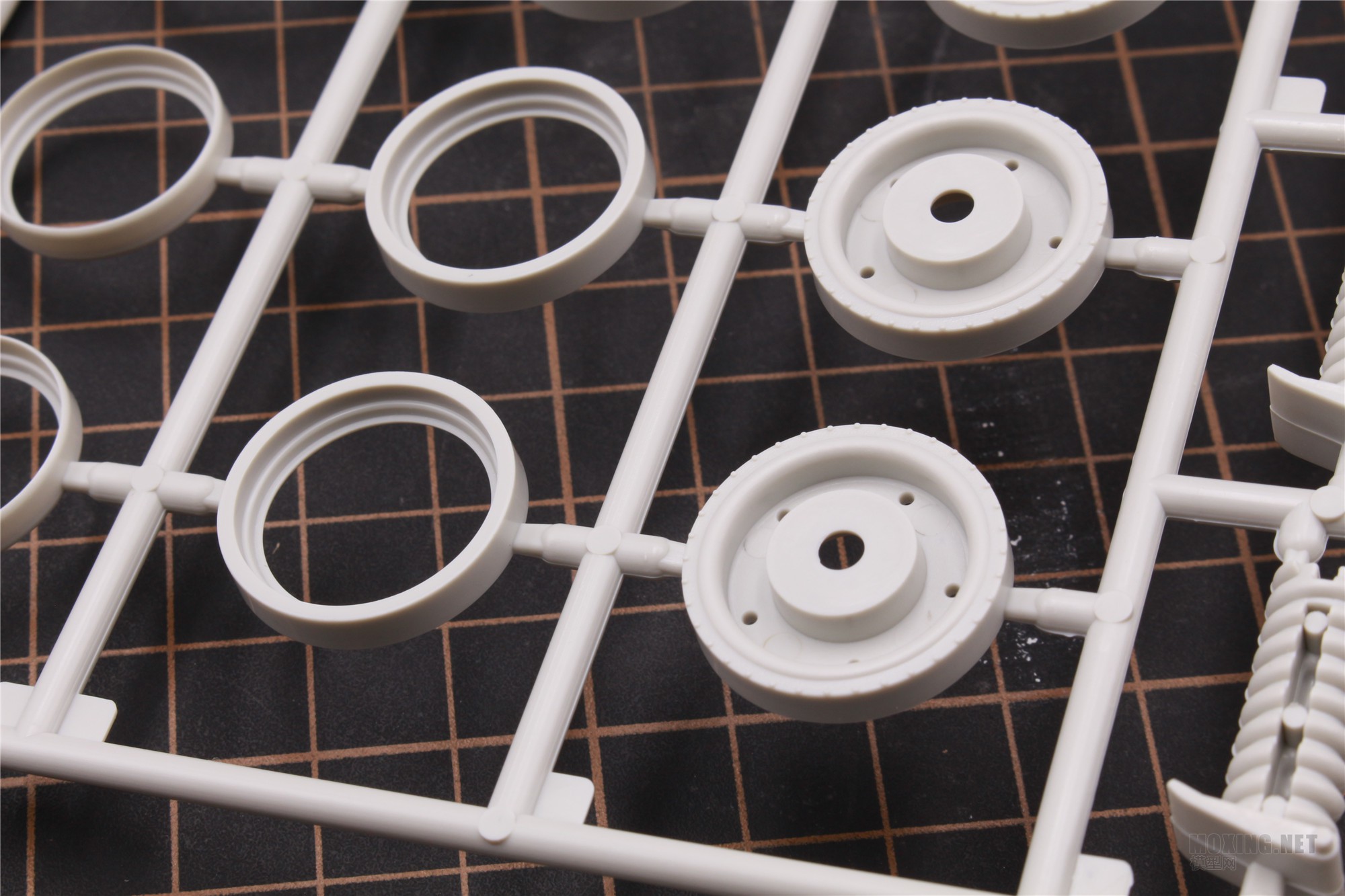 MENG,SS-018-1/35以色列“雌虎”重型装甲运输车-简介与开盒