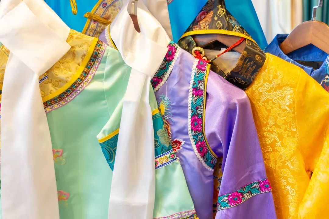 秋景徒步、汗蒸唱K,吃满族特色二八席,最适合团建的怀柔秘境