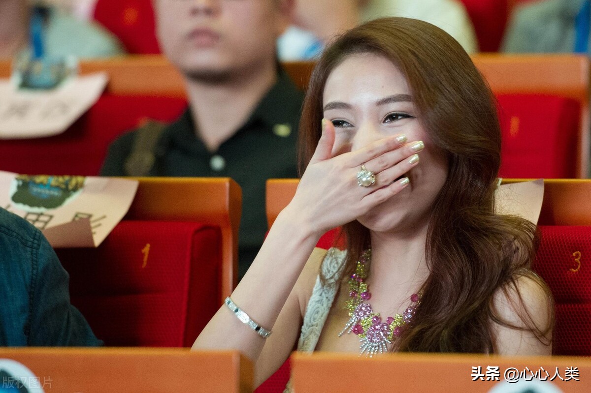 郭美美的价值观为何会扭曲,一代网红郭美美的荒谬人生