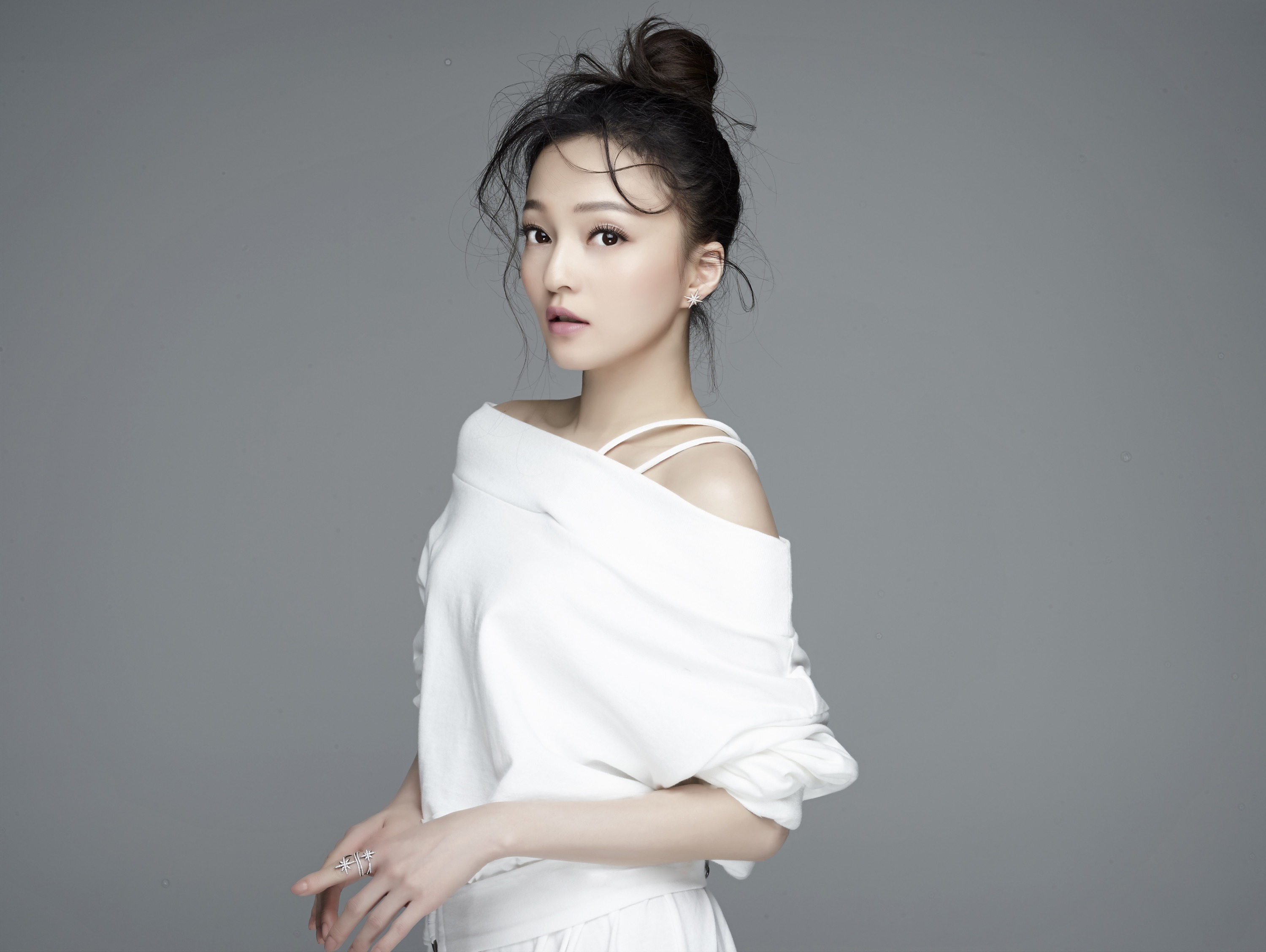 人前是巨星，人后是赚钱工具？这7位明星的爹妈，堪比“吸血鬼”