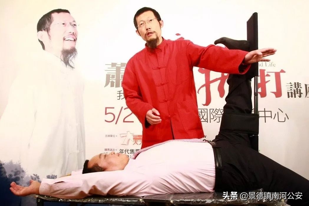 “拍死”6岁男孩！红极一时的“神医”被判刑！