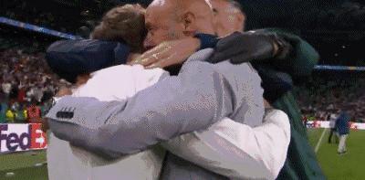 绝活!英格兰鬼来之笔萨卡背大锅!因莫比莱丢大人博努奇致敬C罗